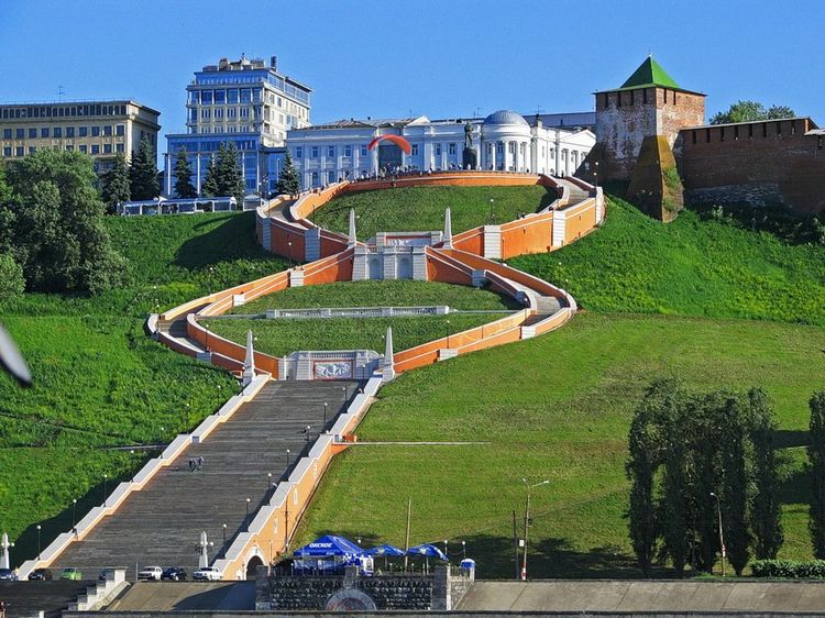 Яка довший: Потьомкінські сходи, Чкаловська або на Мамаїв Курган?